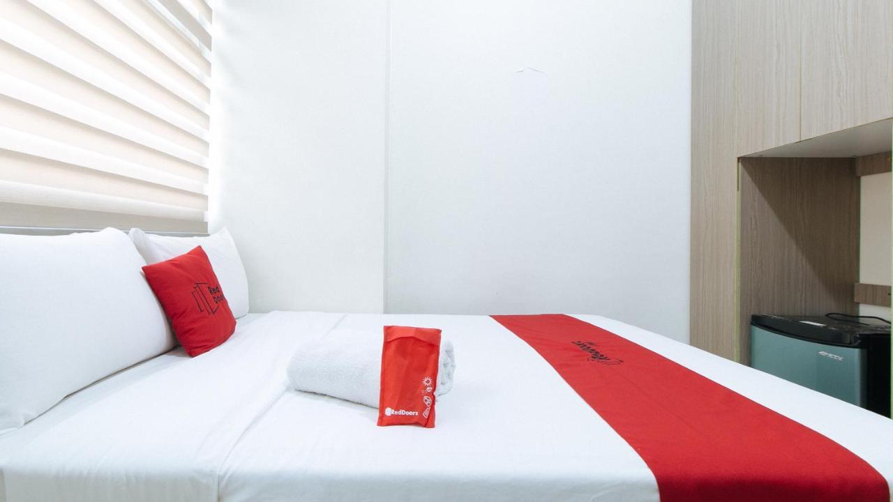 Reddoorz Plus @ Urban Deca Tower Edsa 2 Mandaluyong Eksteriør bilde