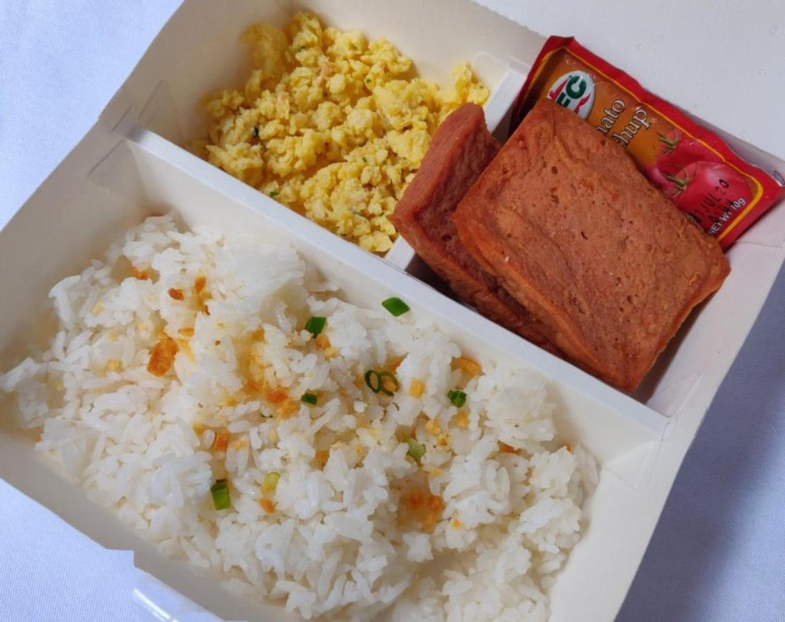 Reddoorz Plus @ Urban Deca Tower Edsa 2 Mandaluyong Eksteriør bilde